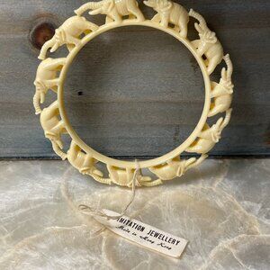 Vintage Elephants Carved Lucite Bangle Bracelet Cream Hong Kong NWT